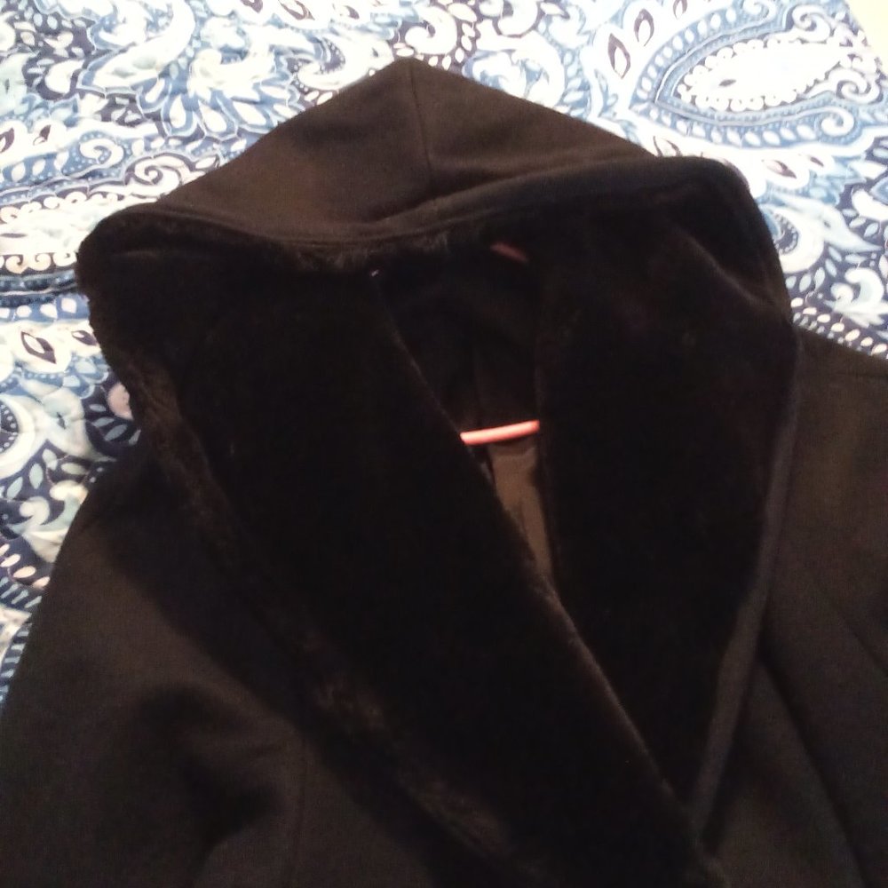 Black aHooded fake fur lined collar short coat.